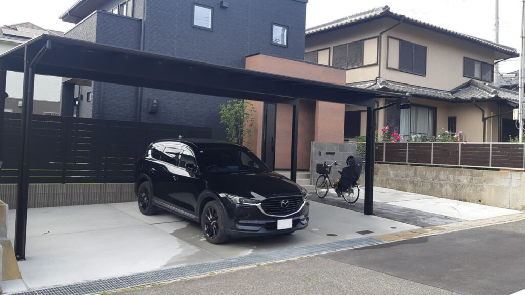 神戸市の新築外構工事:モダンな門柱とYKK AP エフルージュ FIRSTのカーポート