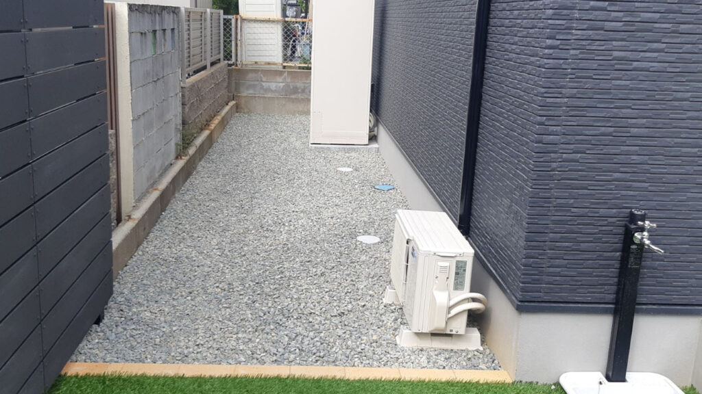 神戸市の新築外構工事:勝手口の砂利